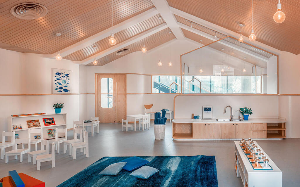 interior de um espaço de educação infantil. Arquitetura prezando a relação homem-ambiente